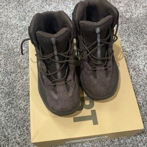 Yeezy DSRT Boot “Oil” Sz 2.5 (Preschool)